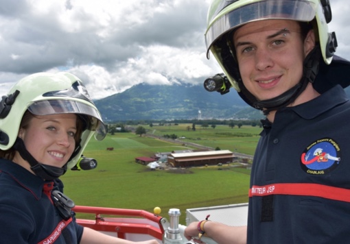 Photos de deux pompiers en hauteur